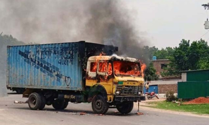 তিন গাড়ির সংঘর্ষে নারী-শিশুসহ নিহত ৪